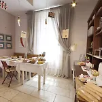 Anninnia לינה וארוחת בוקר 2*